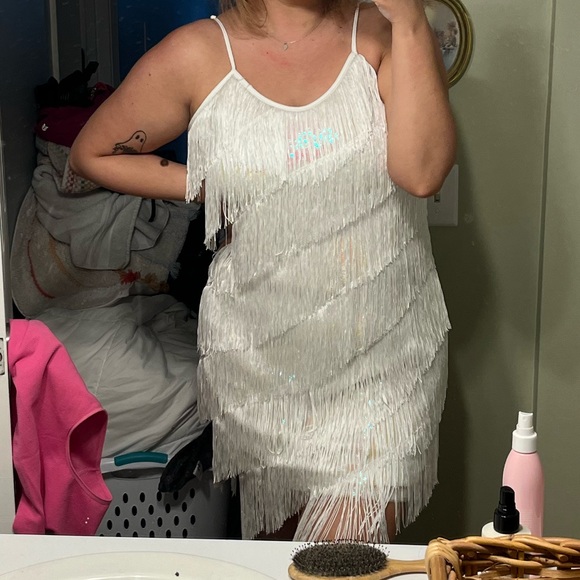 BNWOT - White Sequin Fringe Dress - Size 12/14 - Picture 4 of 5